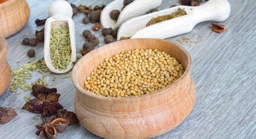 Горчица не только горчит и улучает вкус, но еще лечит, согревает и красит Горчица не только горчит и улучает вкус, но еще лечит, согревает и красит