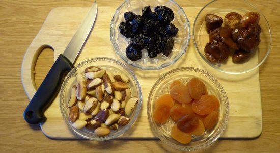 Как приготовить восточную сладость «Орехи в меду»?